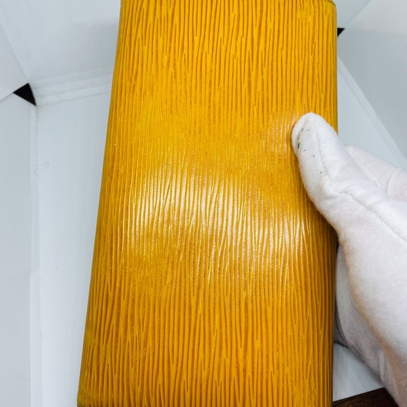 Louis Vuitton Long Epi wallet - Picture 10 of 10